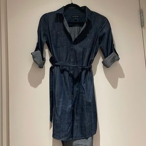 Adorable banana republic size 2 jean dress with pockets!